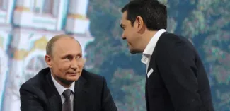 Grèce : que veut la Russie ? Vladimir Poutine et Alexis Tsipras lors du forum économique de Saint-Pétersbourg en juin dernier. (OLGA MALTSEVA / AFP)
