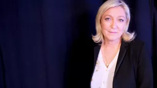 Marine Le Pen : «Alexis Tsipras est incontestablement un leader» Avant de connaître le résultat du référendum, Marine Le Pen dénonce la «responsabilité» de l'inflexibilité européenne dans l'issue de cette consultation. Crédits photo : Bertrand RIOTORD/Le Figaro