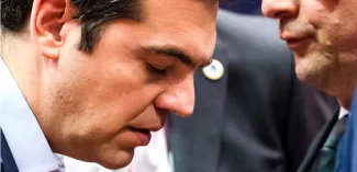 Après l'accord, le numéro d'équilibriste qui attend Tsipras en Grèce Le 12/07/15 à Bruxelles, lors de la réunion des chefs d'État européens. (Geert Vanden Wijngaert/AP/SIPA)