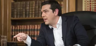 Tsipras parle aux Grecs : "J'assume un texte auquel je ne crois pas" Le Premier ministre grec lors de son interview télévisée le 14 juillet 2015. (ANDREA BONETTI / PRIME MINISTER OFFICE / AFP)