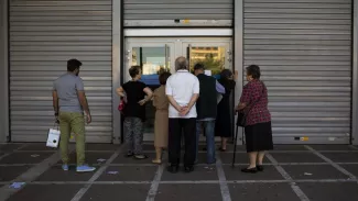 Les banques en Grèce pourraient rester fermées encore au moins un mois Les banques sont fermées depuis le 29 juin dans le pays. Crédits photo : Emilio Morenatti/AP