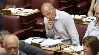 « Le plan B de Varoufakis ? Une sorte de mur de Berlin financier» Yanis Varoufakis, lors d'une session au Parlement grec. Crédits photo : Petros Giannakouris/AP