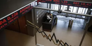 Grèce: la Bourse d'Athènes termine sur une chute historique Grèce: la Bourse d'Athènes termine sur une chute historique.
