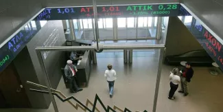 Bourse d'Athènes: première séance dans le vert, depuis sa réouverture Bourse d'Athènes: première séance dans le vert, depuis sa réouverture.