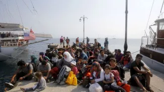 Flot de réfugiés en Grèce: une situation "proche du chaos" Un groupe de réfugiés syriens sur l'île de Kos, en Grèce, le 9 août. Les Syriens constituent les deux tiers des migrants arrivés dans l'île depuis le début de l'été.