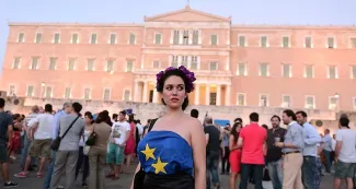 La difficile équation de Tsipras L'adoption du plan d'aide européen fragilise la majorité politique de Tsipras, qui ne sent plus le soufre à Bruxelles - AFP PHOTO/ LOUISA GOULIAMAKI