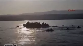 La presse turque accuse les garde-côtes grecs d'avoir coulé un bateau de migrants.


