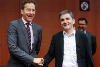 Feu vert de l'Eurogroupe au 3e plan d'aide à la Grèce Le ministre grec des finances Euclid Tsakalotos à Bruxelles, avec le président de l'Eurogroupe, le Néerlandais Jeroen Dijsselbloem (Vendredi 14 août 2015) Image: Keystone