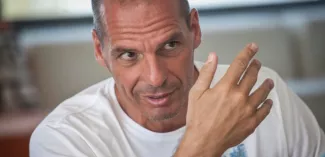 Yanis Varoufakis : "Nous avons trahi la grande majorité du peuple grec !" Yánis Varoufákis, ancien ministre grec des Finances (Maxime Gyselinck pour l'Obs)