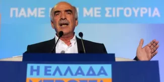 Elections anticipées en Grèce: la droite poursuit sa remontée sur Syriza Elections anticipées en Grèce: la droite poursuit sa remontée sur Syriza.