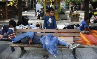 Des réfugiés sur la place Victoria à Athènes - Yorgos Karahalis/AP/SIPA


