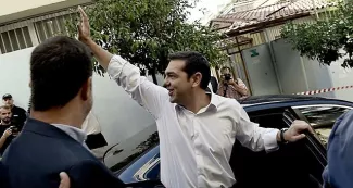 Grèce?: Tsípras sauve sa tête après la victoire de Syriza Le leader de Syriza a remporté haut la main son pari hier. Grâce à une popularité inaltérable, il a remporté plus de 35 % des voix hier lors des élections legiqlatives anticipées. - Aris Messinis/AFP