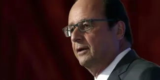 La Grèce va connaître la "stabilité", assure Hollande "C'est un succès important pour l'Europe qui doit entendre le message des Grecs qui s'engagent à faire des efforts, ils en ont déjà faits beaucoup, mais qui veulent aussi du progrès social, qui veulent aussi de la croissance", a déclaré François Hollande. (Crédits : © Philippe Wojazer / Reuters)