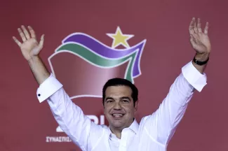 Grèce : Tsipras remporte son audacieux pari électoral Alexis Tsipras alors qu'il s'appêtait à voter, dimanche matin, à Athènes. Crédits photo : Lefteris Pitarakis/AP