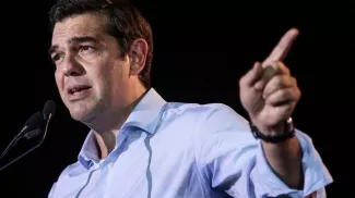 Alexis Tsipras apparaît temporairement revêtu de l'aura du politicien habile.


