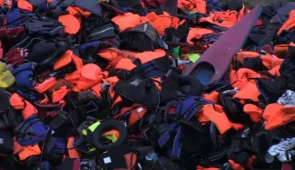 Grèce: des milliers de gilets de sauvetage abandonnés par des migrants Grèce: des milliers de gilets de sauvetage abandonnés par des migrants.