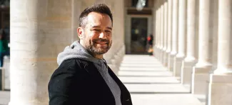 Alecos Papadatos : «Les Grecs sont fatigués, le pays à l'abandon» Alecos Papadatos (ici le 9 octobre, à Paris): «La Grèce traverse une période sombre de sa vie politique. Cela pourrait ressembler à un petit Moyen Âge. Des intérêts ne lâchent pas prise?» Crédits photo : FRANCOIS BOUCHON