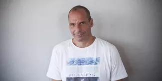 Crise des migrants: Varoufakis est "fier" de l'attitude de Merkel envers les réfugiés Crise des migrants: Varoufakis est "fier" de l'attitude de Merkel envers les réfugiés.