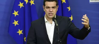 La Grèce replonge en récession pour deux ans Alexis Tsipras, lors d'une conférence de presse, à Bruxelles le 25 octobre. Crédits photo : JOHN THYS/AFP