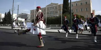 Grèce: accord avec les créanciers pour débloquer 12 milliards de prêts Grèce: accord avec les créanciers pour débloquer 12 milliards de prêts.