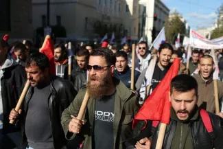 Le refus de l'austérité ne mobilise plus des Grecs résignés Le refus de l'austérité ne mobilise plus des Grecs résignés.