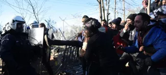 Des gardes-frontières européens en Grèce Les forces de l'ordre grecques vont recevoir l'aide de gardes-frontières venus d'autres pays de l'Union, notamment pour mieux contrôler sa frontière avec la Macédoine. Crédits photo : Giannis Papanikos/AP