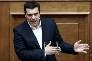Grèce : le parlement adopte un budget 2016 "rude" LE Premier ministre Alexis Tsipras lors d'un discours avant le vote au parlement, le 5 décembre 2015. - AFP / ANGELOS TZORTZINIS