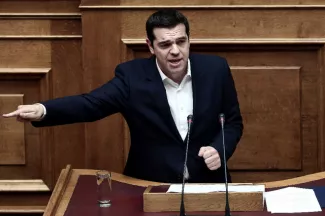 Tsipras juge «non nécessaire» un prêt du FMI Alexis Tsipras devant le parlement à Athènes, le 5 décembre 2015. Image: AFP