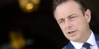 De Wever veut mettre la Grèce temporairement hors de l'espace Schengen De Wever veut mettre la Grèce temporairement hors de l'espace Schengen.