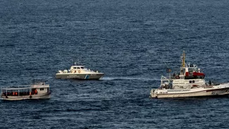 Frontex et ses douaniers volent au secours des îles grecques Frontex et ses douaniers volent au secours des îles grecques.