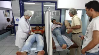 L'Europe au secours des médecins grecs et leur semaine de 93 heures Les médecins hospitaliers peuvent, selon les plaignants, exercer plus de 90 heures par semaine. Crédits photo : © Yorgos Karahalis / Reuters/Reuters