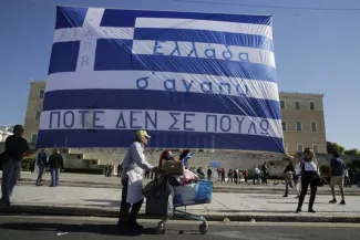 Moscovici appelle la Grèce à ne « pas jouer avec le FMI » Moscovici appelle la Grèce à ne « pas jouer avec le FMI ».