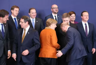 Comment Merkel veut renvoyer les Syriens présents en Grèce vers la Turquie Comment Merkel veut renvoyer les Syriens présents en Grèce vers la Turquie.