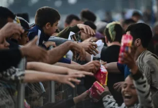 A la frontière entre la Grèce et la Macédoine, « les enfants aussi deviennent fous » A la frontière entre la Grèce et la Macédoine, « les enfants aussi deviennent fous ».