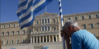 Grèce: le Parlement adopte une réforme des retraites controversée Grèce: le Parlement adopte une réforme des retraites controversée.