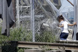 L'ONU réclame la « fin des détentions » de migrants en Grèce A la frontière entre la Grèce et la Macédoine, 25 avril 2016.