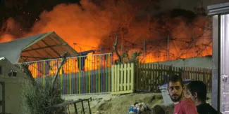 Grèce : un incendie a ravagé un camp de réfugiés à Lesbos Grèce : un incendie a ravagé un camp de réfugiés à Lesbos.