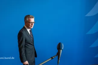 Thomas de Maizière relève que les critiques augmentent en Allemagne. Image: Archives/Reuters


