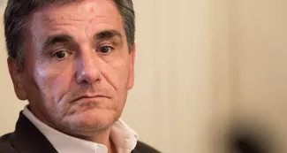 L'Eurogroupe devrait entériner le principe d'un nouveau versement à la Grèce L'Eurogroupe devrait entériner le principe d'un nouveau versement à la Grèce.