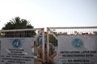 «L'espoir de réunifier Chypre devra susciter un acte de foi des leaders» Un soldat de l'ONU dans la zone contrôlée par la Nations Unies à Nicosie. Image: Reuters