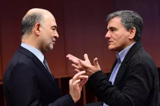 Les Européens font un geste pour la dette grecque Le ministre des Finances grec Euclid Tsakalotos et Pierre Moscovici, le 5 décembre 2016. - AFP