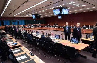 L'Eurogroupe valide les premières mesures d'allégement de la dette grecque L'Eurogroupe a validé, lundi 5 décembre, les premières mesures d'allègement de la dette grecque.