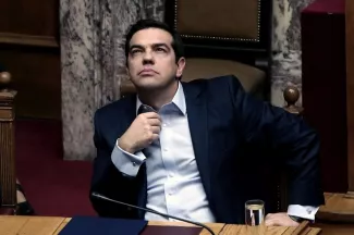 La zone euro punit la Grèce pour ses actions sociales Le Premier ministre grec, Alexis Tsipras, a indiqué vouloir ajourner la hausse de la TVA et accorder un 13e versement annuel aux retraités les moins bien lotis. Image: AFP