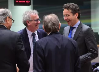 La zone euro à nouveau face au casse-tête grec A la réunion de l'Eurogroupe, jeudi à Bruxelles, la divergence d'analyse potentiellement explosive, entre les Européens et le Fonds monétaire international (FMI) sur la potion à administrer à la Grèce est apparue plus flagrante que jamais - AFP