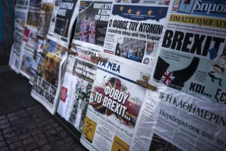 Grèce : endetté, le groupe Lambrakis cesse la parution du plus gros quotidien grec Des journaux grecs, dont « Ta Nea », plus gros tirage quotidien du pays, dont a parution va s'arrêter.