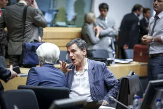 Grèce : les Européens contestent le « pessimisme » du FMI La directrice générale du FMI Christine Lagarde, et le ministre des finances grec, Euclide Tsakalotos, en 2015.