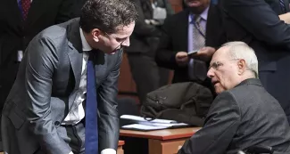 Eurogroupe : réunion cruciale sur le dossier grec L'Eurogroupe va à nouveau tenter ce lundi -sans grand optimisme- de lever les points de blocage qui persistent depuis des mois sur le dossier grec (à gauche : le président de l'eurogroupe, Jeroen Dijsselbloem ; à droite : le ministre allemand des Finances, Wolfgang Schäuble) - SIPA
