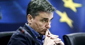 La Grèce proche d'un accord avec ses créanciers pour débloquer les aides Euclide Tsakalotos, le ministre des Finances, et le gouvernement grec auraient accepté de prendre des mesures d'économies supplémentaires représentant 2 % du PIB. - Photo Panayotis Tzamaros/Pacific Press