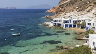 Sifnos et Milos : les Cyclades faciles en famille Une crique idéale, sur l'île de Milos. Crédits photo : Lefteris Papaulakis/Lefteris Papaulakis - Fotolia