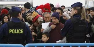Grèce: suspicion d'abus sexuels de travailleurs humanitaires sur des réfugiés Grèce: suspicion d'abus sexuels de travailleurs humanitaires sur des réfugiés.